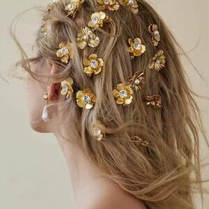 ✨ Gold Flower Hair Clips – 10 Piece Set ✨